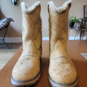 EUC Women's Tan Suede Flirt Durango Boots with fleece lining, size 8
